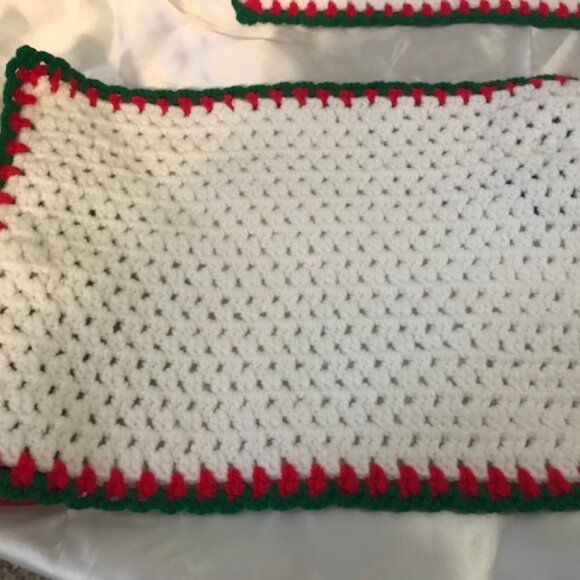 Set of 4 Vintage Handmade Knit Crochet Poinsettias Placemats w/Plaid Napkins - Picture 4 of 5